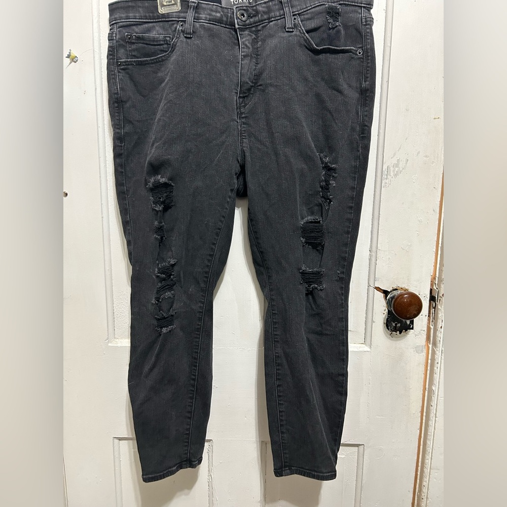 Torrid 18S ripped black skinny jeans
